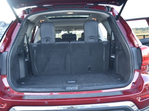 Used 2018 Nissan Pathfinder SL w/ SL Premium Package image 4