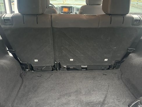 Used 2013 Jeep Wrangler Unlimited Sahara image 14