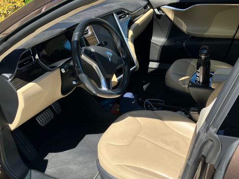 Used 2014 Tesla Model S P85 RWD image 4