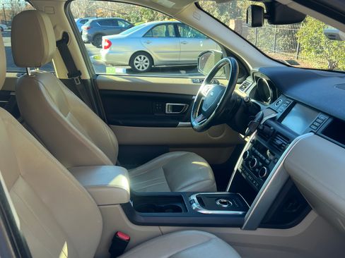 Used 2019 Land Rover Discovery Sport HSE image 14