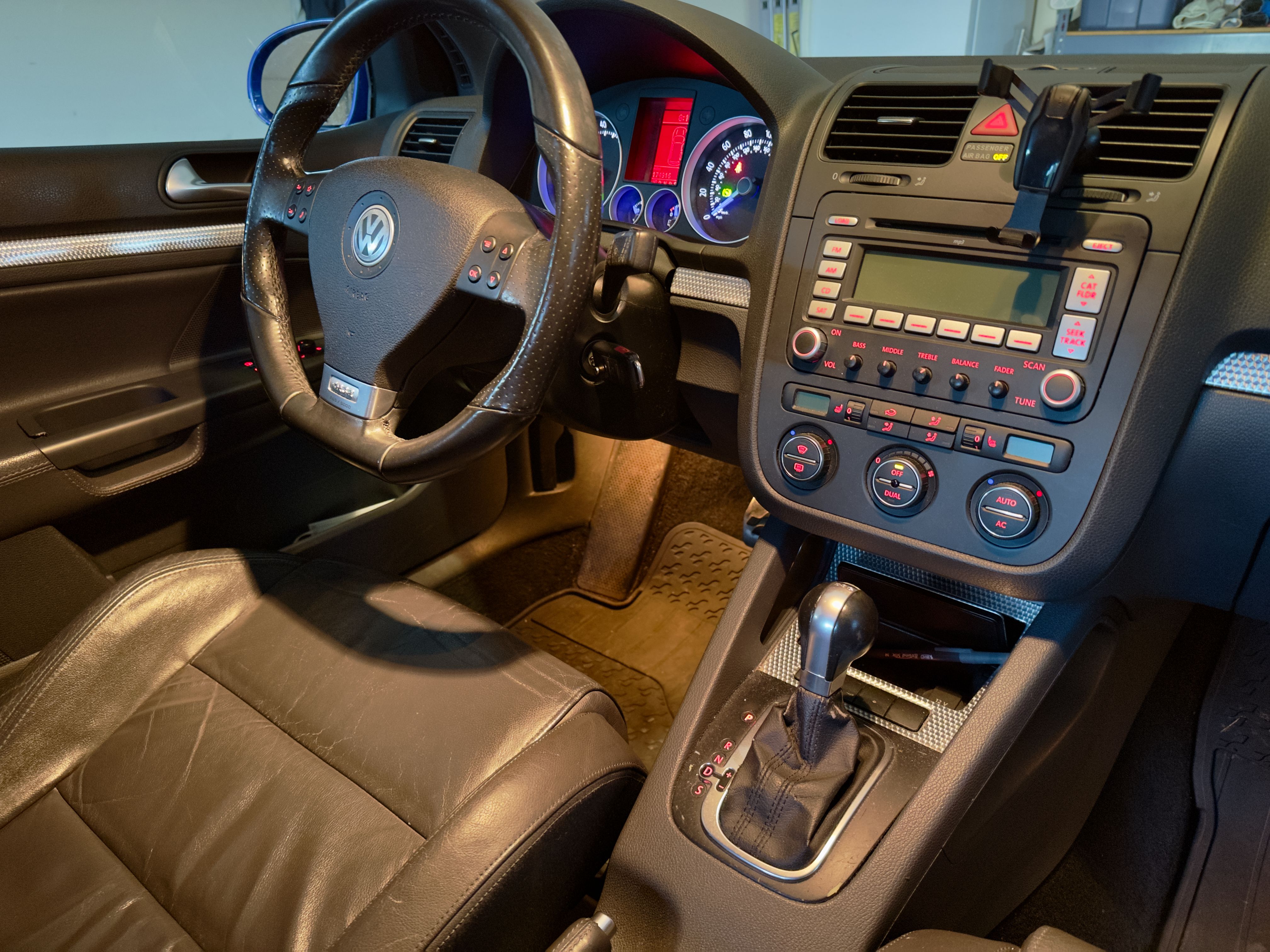 Used 2008 Volkswagen R32 AWD/4WD image 6