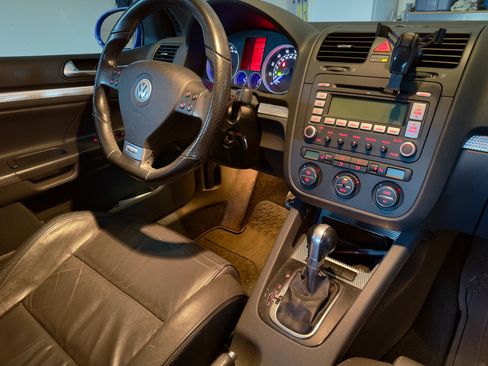 Used 2008 Volkswagen R32 image 6