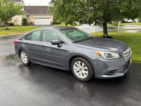 Used 2017 Subaru Legacy 2.5i Premium w/ Moonroof Package AWD/4WD image 2