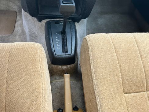 Used 1993 Volvo 240 Sedan RWD image 17