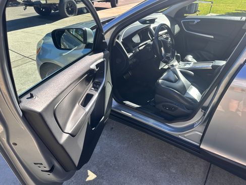 Used 2011 Volvo XC60 3.2 image 4