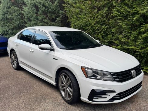 Used 2017 Volkswagen Passat 1.8T R-Line FWD image 1