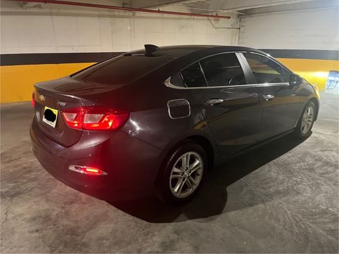 Used 2017 Chevrolet Cruze LT w/ Convenience Package image 6