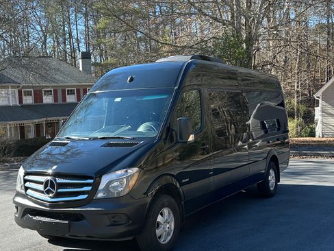 Used 2015 Mercedes-Benz Sprinter 2500 image 1