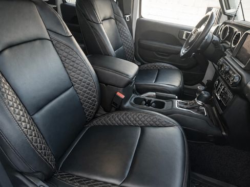 Used 2023 Jeep Wrangler Unlimited Sahara image 13