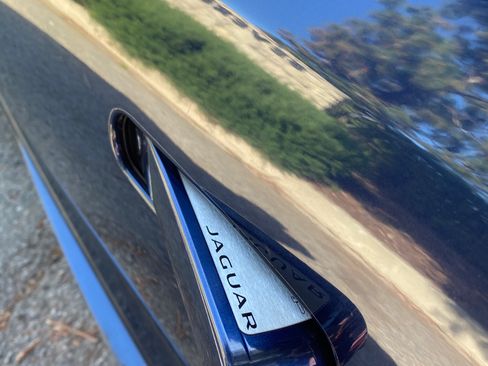 Used 2016 Jaguar F-TYPE R image 19