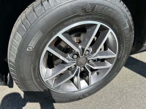 Used 2020 Jeep Grand Cherokee Limited AWD/4WD image 15