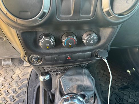 Used 2015 Jeep Wrangler Sport w/ Quick Order Package 23S AWD/4WD image 25