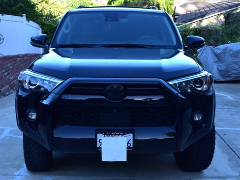 Used 2022 Toyota 4Runner SR5 Premium w/ Moonroof Package AWD/4WD image 2
