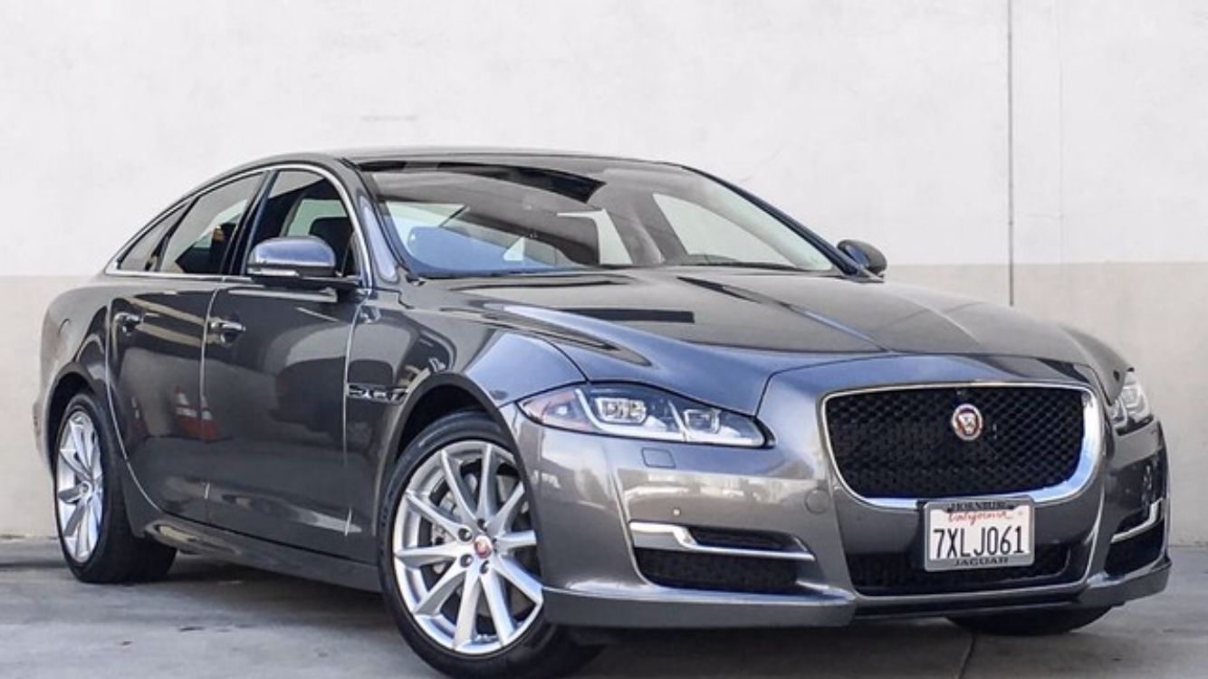 Used 2016 Jaguar XJ R-Sport RWD image 11