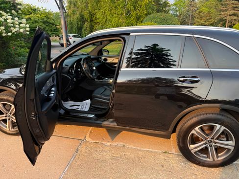 Used 2019 Mercedes-Benz GLC 300 4MATIC image 9