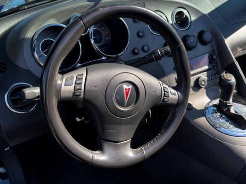 Used 2009 Pontiac Solstice GXP w/ Premium Package image 12