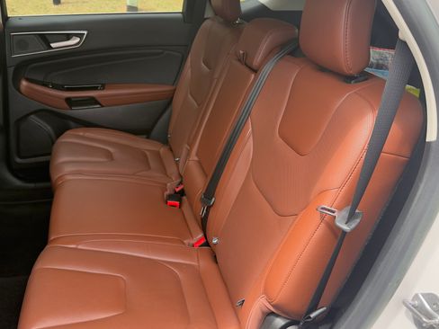 Used 2019 Ford Edge Titanium w/ Equipment Group 301A image 5