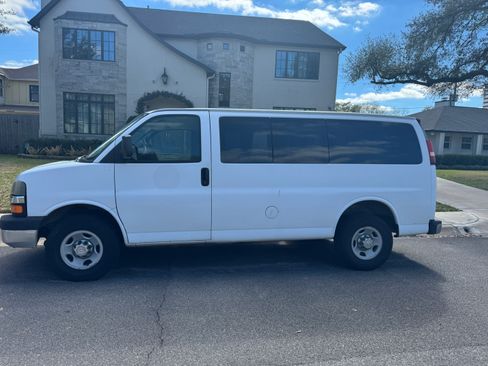 Used 2006 Chevrolet Express 3500 Passenger w/ LT Preferred Equipment Group image 2