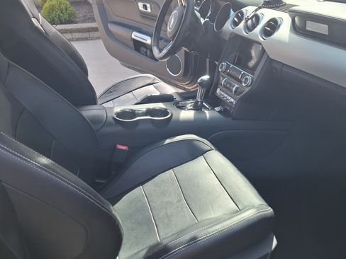 Used 2017 Ford Mustang Premium image 6
