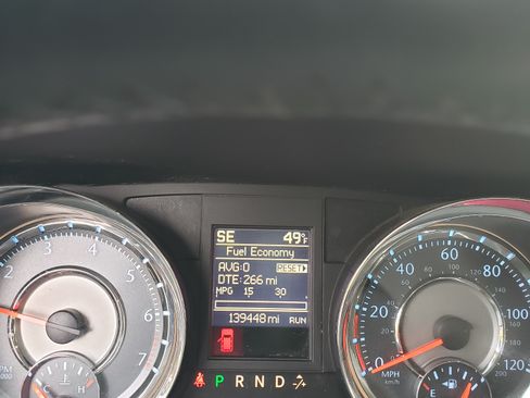 Used 2015 Chrysler Town & Country Touring w/ Driver Convenience Group image 9