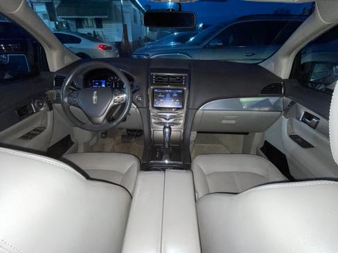 Used 2013 Lincoln MKX FWD image 10