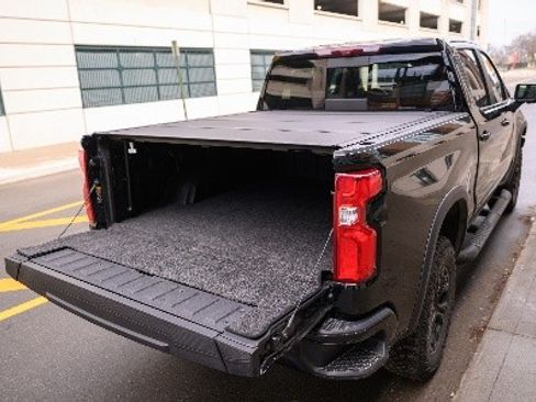 Used 2023 Chevrolet Silverado 1500 ZR2 w/ Technology Package image 7