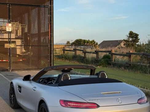 Used 2018 Mercedes-Benz AMG GT Roadster image 6