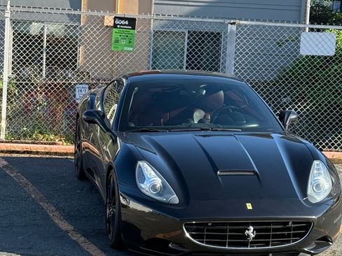 Used 2012 Ferrari California image 2