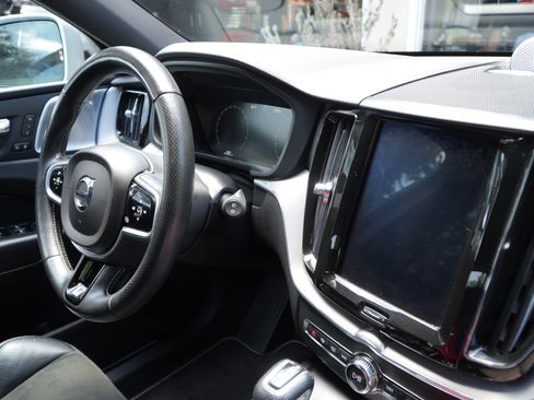 Used 2018 Volvo XC60 T6 R-Design w/ Convenience Package AWD/4WD image 9