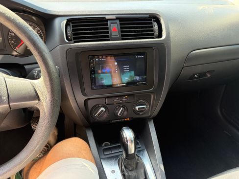 Used 2011 Volkswagen Jetta SE FWD image 14