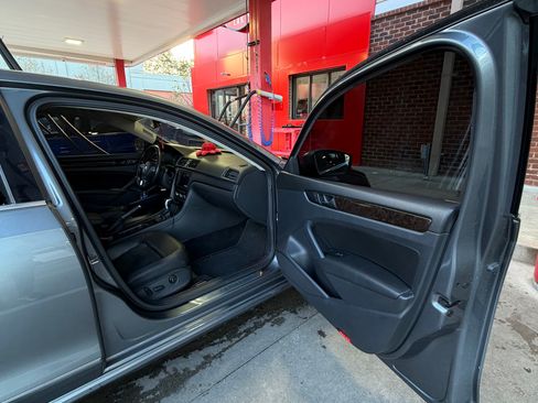 Used 2015 Volkswagen Passat TDI SEL Premium image 5