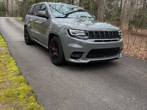 Used 2020 Jeep Grand Cherokee SRT image 4