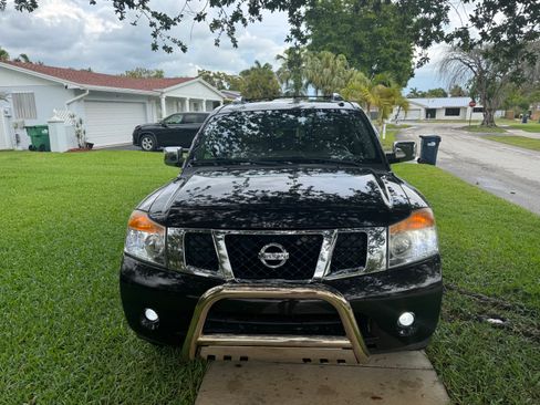 Used 2014 Nissan Armada SL w/ Moonroof Package image 2
