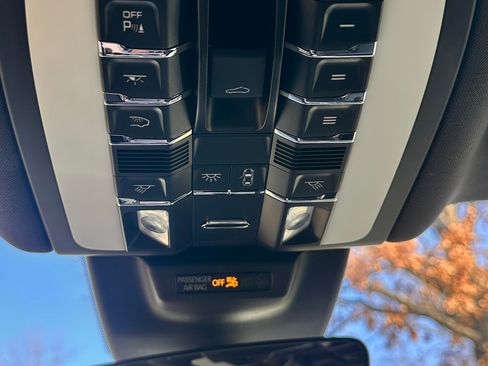 Used 2023 Porsche Macan image 5