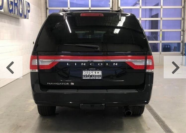 Used 2017 Lincoln Navigator L Select RWD image 12