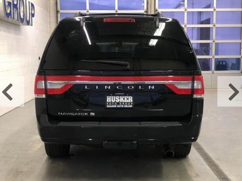 Used 2017 Lincoln Navigator L Select RWD image 12
