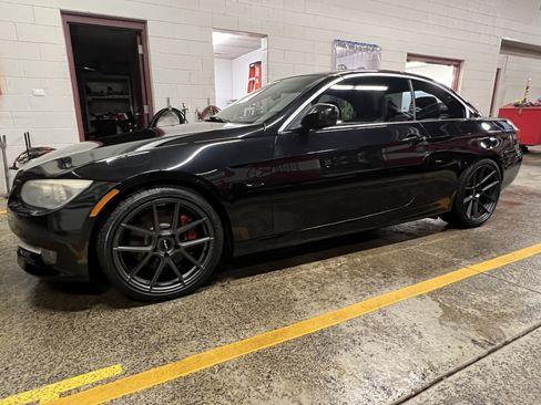 Used 2011 BMW 335i Convertible image 8