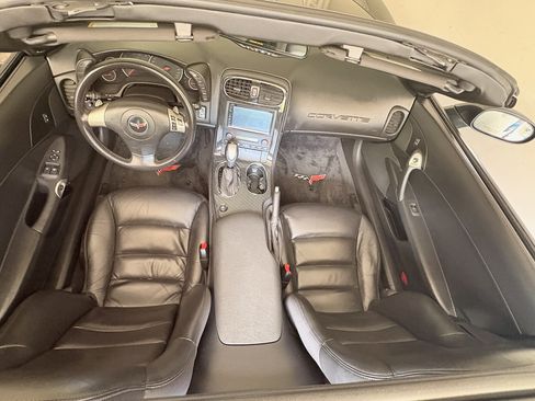 Used 2010 Chevrolet Corvette Coupe w/ 1LT RWD image 11