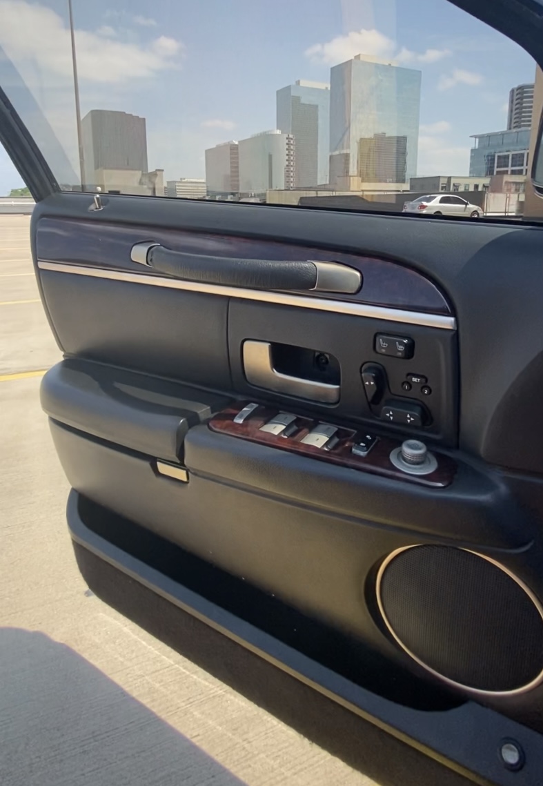 Used 2011 Lincoln Town Car Signature Limited RWD image 11