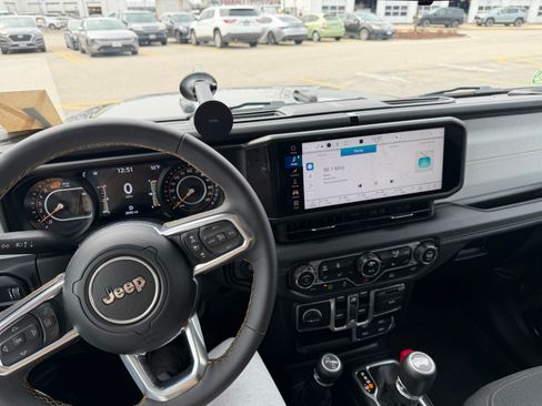 Used 2024 Jeep Wrangler Unlimited Sahara image 15