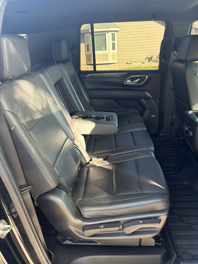 Used 2022 Chevrolet Suburban LT RWD image 11