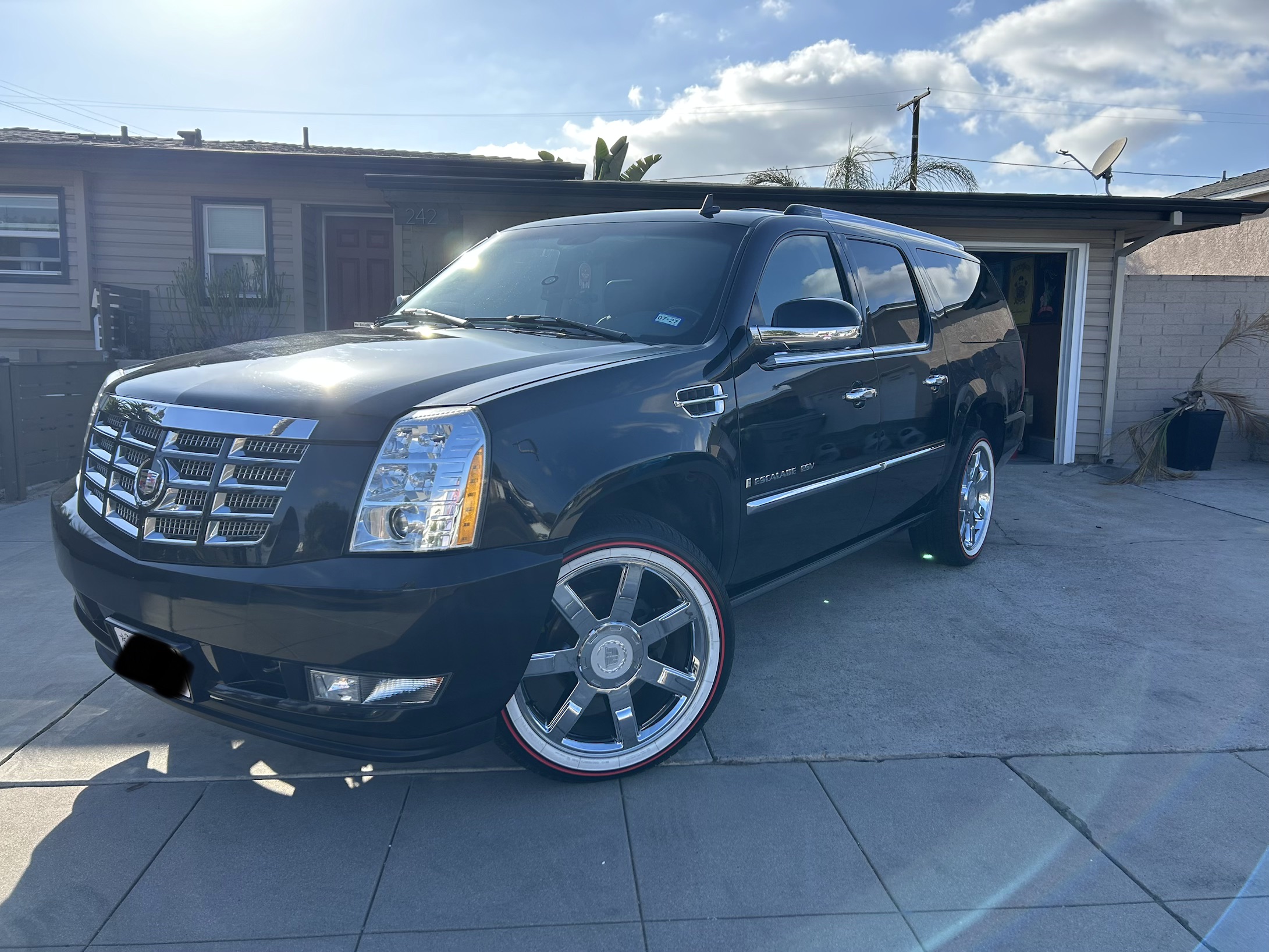 Used 2008 Cadillac Escalade ESV 2WD image 1