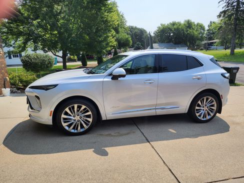 Used 2024 Buick Envision Avenir AWD/4WD image 1