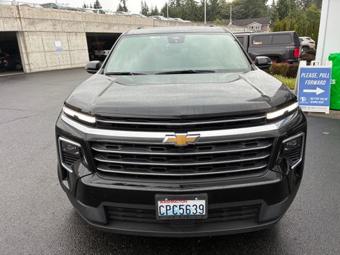 Used 2025 Chevrolet Traverse LT AWD/4WD image 2