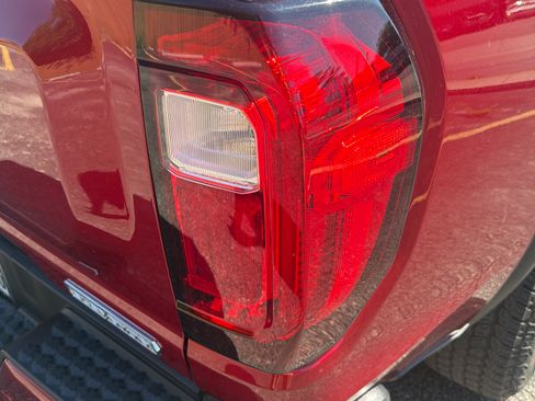 Used 2024 GMC Canyon Elevation w/ Elevation Premium Package RWD image 15