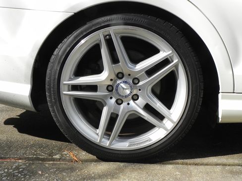 Used 2012 Mercedes-Benz C 350 Sport image 28