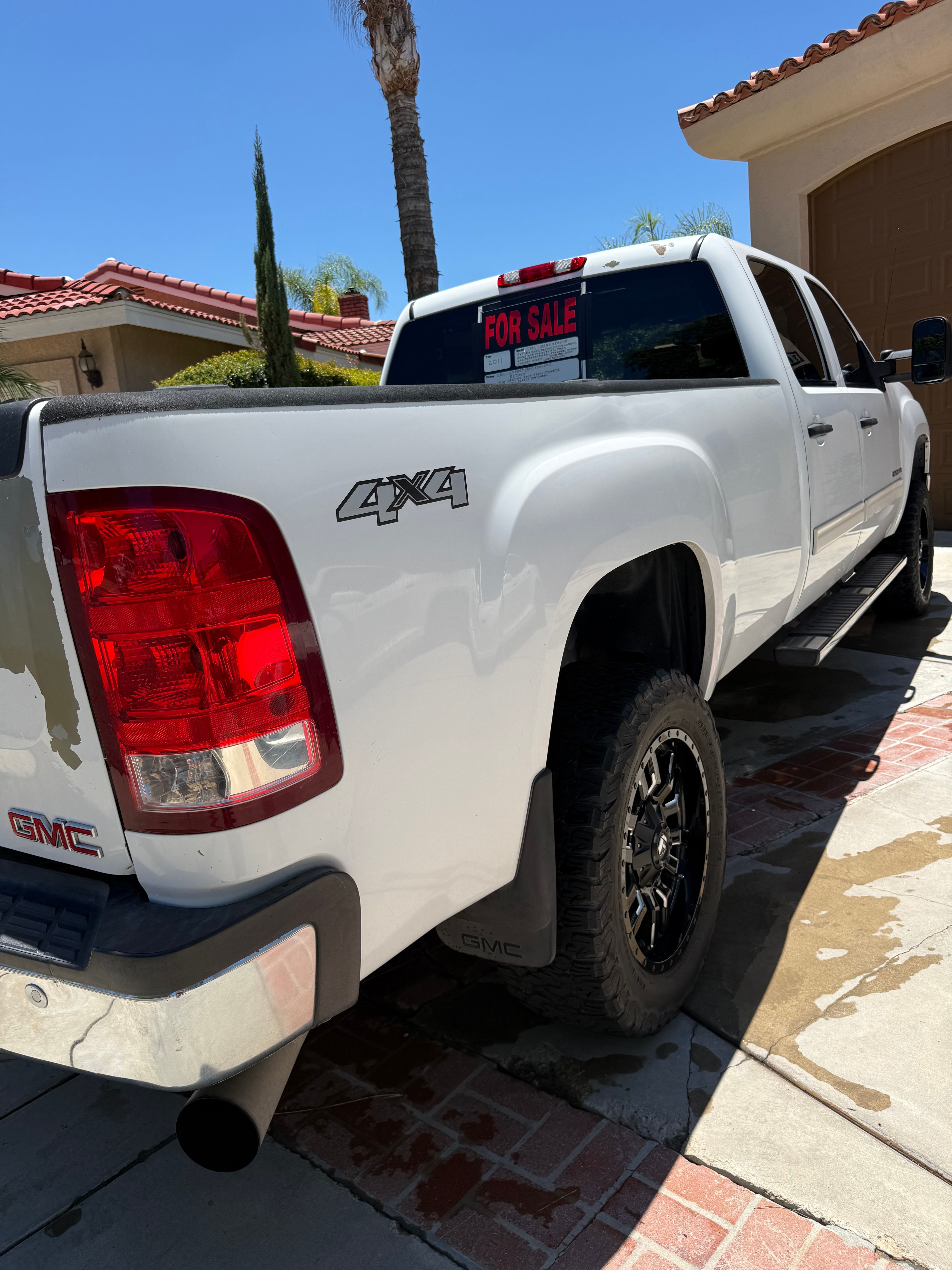 Used 2011 GMC Sierra 2500 SLE w/ SLE Preferred Package AWD/4WD image 5