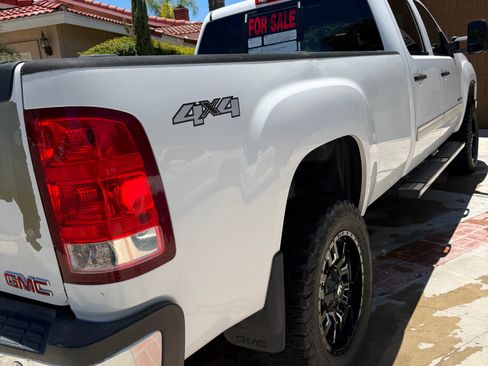 Used 2011 GMC Sierra 2500 SLE w/ SLE Preferred Package AWD/4WD image 5