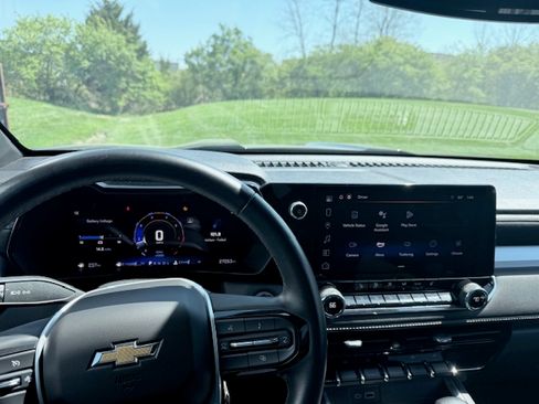 Used 2024 Chevrolet Colorado LT w/ LT Convenience Package II image 12