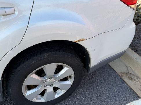 Used 2010 Subaru Outback 2.5i Premium image 6